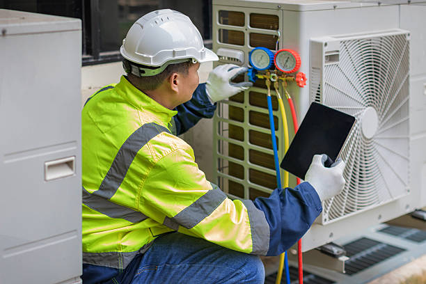 Professional Hvac technician working in Omaha, TX